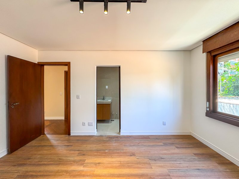 R$ 1.595.000 - &Oacute;TIMA COBERTURA DUPLEX - REFORMADA - 198M2 - 2 SU&Iacute;TES - 2 VAGAS Rua Anita Garibaldi Porto Alegre - 