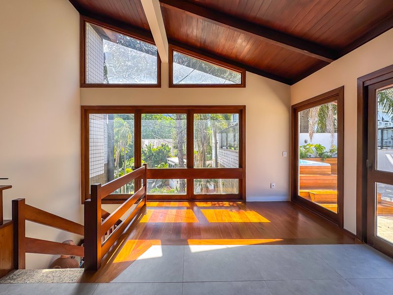 R$ 1.595.000 - &Oacute;TIMA COBERTURA DUPLEX - REFORMADA - 198M2 - 2 SU&Iacute;TES - 2 VAGAS Rua Anita Garibaldi Porto Alegre - 