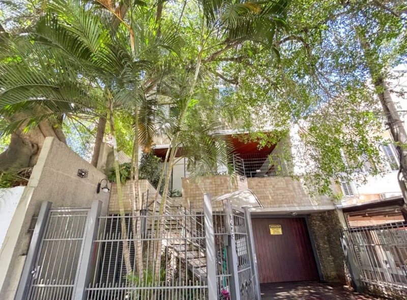 R$ 1.595.000 - &Oacute;TIMA COBERTURA DUPLEX - REFORMADA - 198M2 - 2 SU&Iacute;TES - 2 VAGAS Rua Anita Garibaldi Porto Alegre - 