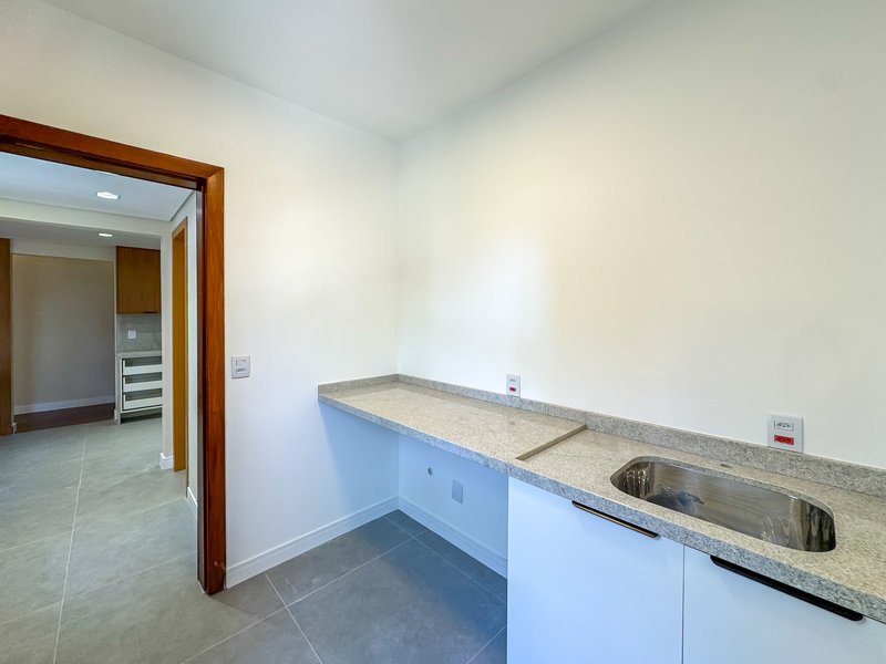 R$ 1.595.000 - &Oacute;TIMA COBERTURA DUPLEX - REFORMADA - 198M2 - 2 SU&Iacute;TES - 2 VAGAS Rua Anita Garibaldi Porto Alegre - 