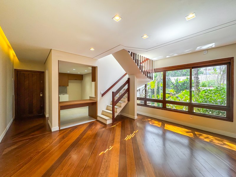 R$ 1.595.000 - &Oacute;TIMA COBERTURA DUPLEX - REFORMADA - 198M2 - 2 SU&Iacute;TES - 2 VAGAS Rua Anita Garibaldi Porto Alegre - 