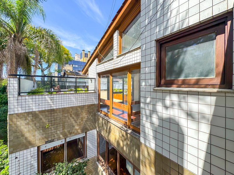 R$ 1.595.000 - &Oacute;TIMA COBERTURA DUPLEX - REFORMADA - 198M2 - 2 SU&Iacute;TES - 2 VAGAS Rua Anita Garibaldi Porto Alegre - 