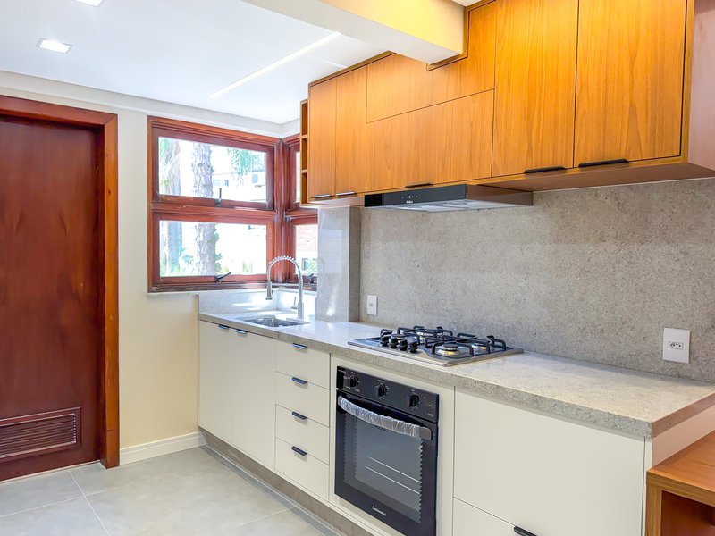 R$ 1.595.000 - &Oacute;TIMA COBERTURA DUPLEX - REFORMADA - 198M2 - 2 SU&Iacute;TES - 2 VAGAS Rua Anita Garibaldi Porto Alegre - 