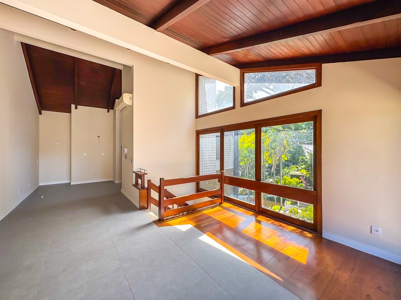 R$ 1.595.000 - &Oacute;TIMA COBERTURA DUPLEX - REFORMADA - 198M2 - 2 SU&Iacute;TES - 2 VAGAS Rua Anita Garibaldi Porto Alegre - 