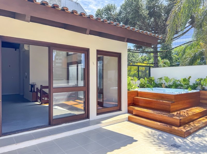 R$ 1.595.000 - &Oacute;TIMA COBERTURA DUPLEX - REFORMADA - 198M2 - 2 SU&Iacute;TES - 2 VAGAS Rua Anita Garibaldi Porto Alegre - 