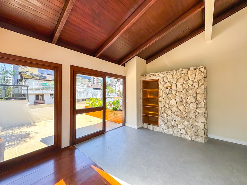 R$ 1.595.000 - &Oacute;TIMA COBERTURA DUPLEX - REFORMADA - 198M2 - 2 SU&Iacute;TES - 2 VAGAS Rua Anita Garibaldi Porto Alegre - 