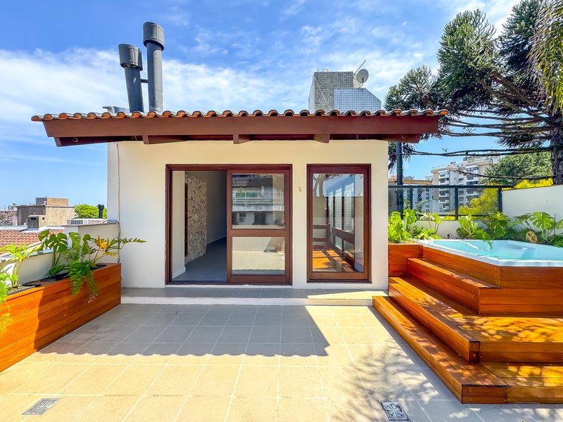 R$ 1.595.000 - &Oacute;TIMA COBERTURA DUPLEX - REFORMADA - 198M2 - 2 SU&Iacute;TES - 2 VAGAS Rua Anita Garibaldi Porto Alegre - 