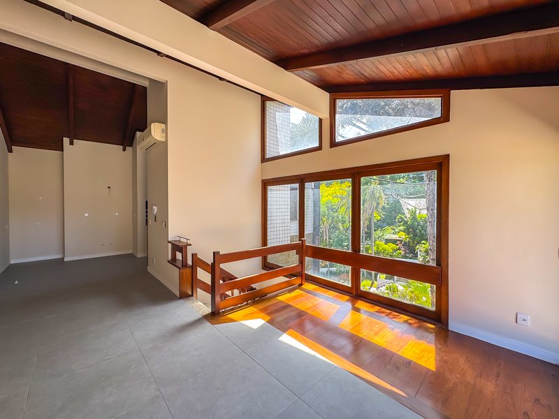 R$ 1.595.000 - &Oacute;TIMA COBERTURA DUPLEX - REFORMADA - 198M2 - 2 SU&Iacute;TES - 2 VAGAS Rua Anita Garibaldi Porto Alegre - 