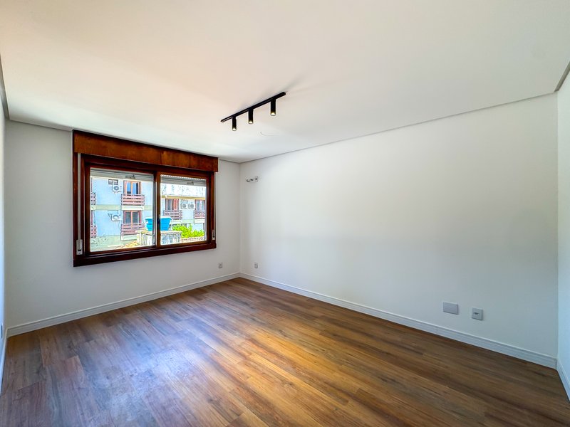 R$ 1.595.000 - &Oacute;TIMA COBERTURA DUPLEX - REFORMADA - 198M2 - 2 SU&Iacute;TES - 2 VAGAS Rua Anita Garibaldi Porto Alegre - 