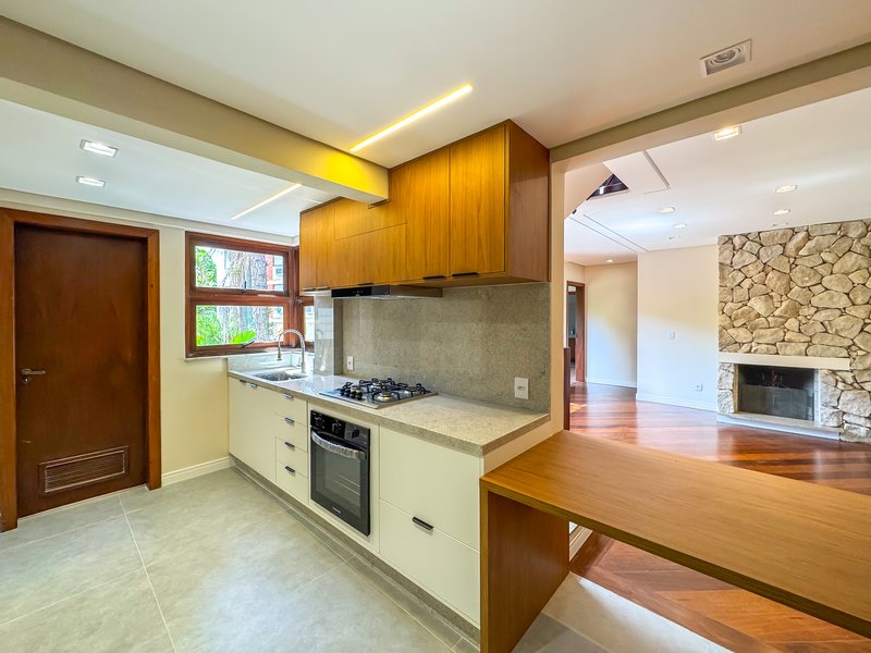 R$ 1.595.000 - &Oacute;TIMA COBERTURA DUPLEX - REFORMADA - 198M2 - 2 SU&Iacute;TES - 2 VAGAS Rua Anita Garibaldi Porto Alegre - 