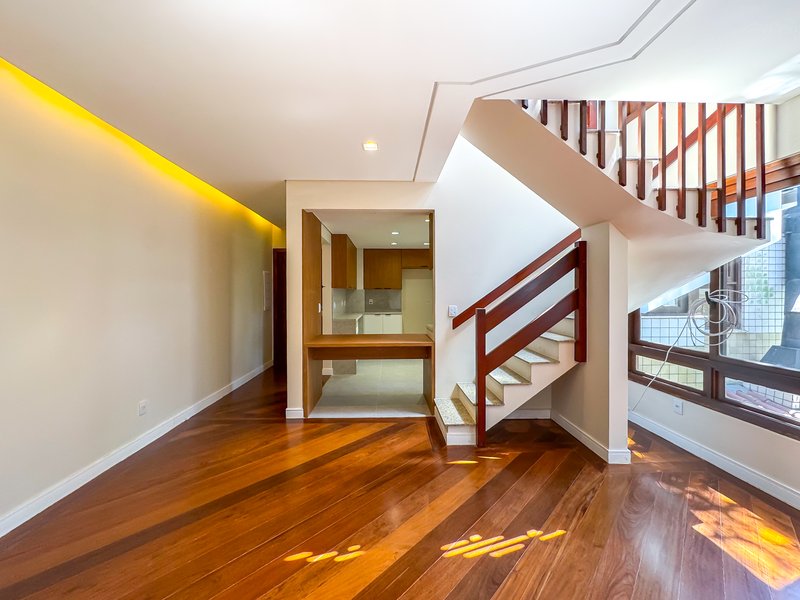 R$ 1.595.000 - &Oacute;TIMA COBERTURA DUPLEX - REFORMADA - 198M2 - 2 SU&Iacute;TES - 2 VAGAS Rua Anita Garibaldi Porto Alegre - 