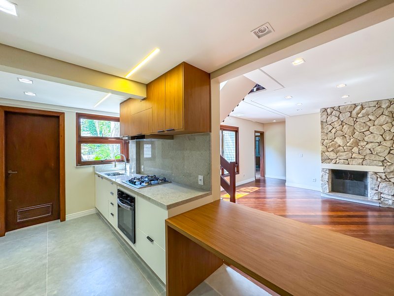 R$ 1.595.000 - &Oacute;TIMA COBERTURA DUPLEX - REFORMADA - 198M2 - 2 SU&Iacute;TES - 2 VAGAS Rua Anita Garibaldi Porto Alegre - 