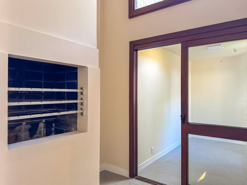 R$ 1.595.000 - &Oacute;TIMA COBERTURA DUPLEX - REFORMADA - 198M2 - 2 SU&Iacute;TES - 2 VAGAS Rua Anita Garibaldi Porto Alegre - 