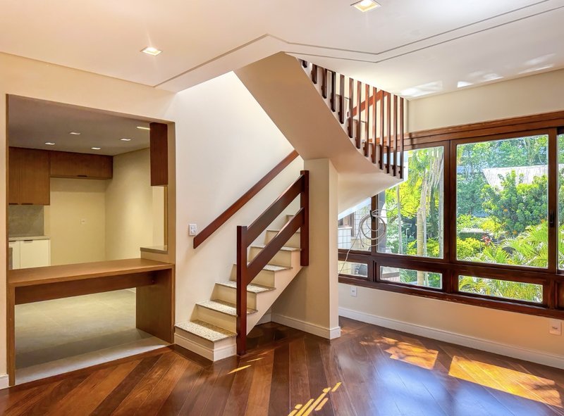 R$ 1.595.000 - &Oacute;TIMA COBERTURA DUPLEX - REFORMADA - 198M2 - 2 SU&Iacute;TES - 2 VAGAS Rua Anita Garibaldi Porto Alegre - 