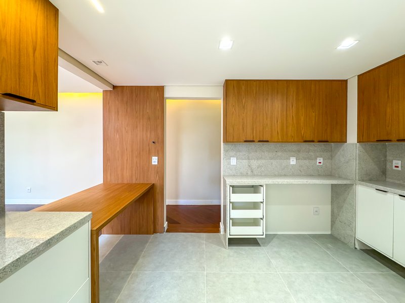 R$ 1.595.000 - &Oacute;TIMA COBERTURA DUPLEX - REFORMADA - 198M2 - 2 SU&Iacute;TES - 2 VAGAS Rua Anita Garibaldi Porto Alegre - 