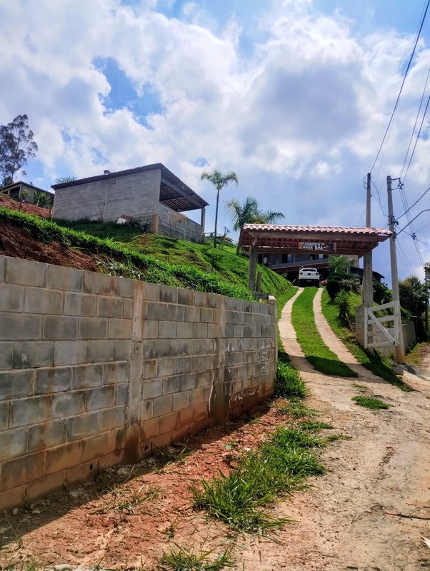 Chácara com piscina próximo à Igaratá  Igaratá - 