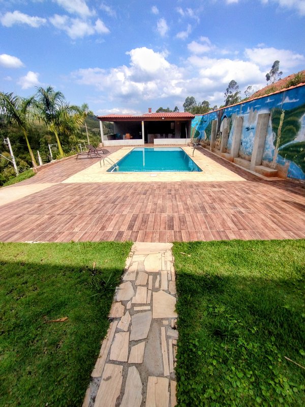Chácara com piscina próximo à Igaratá  Igaratá - 