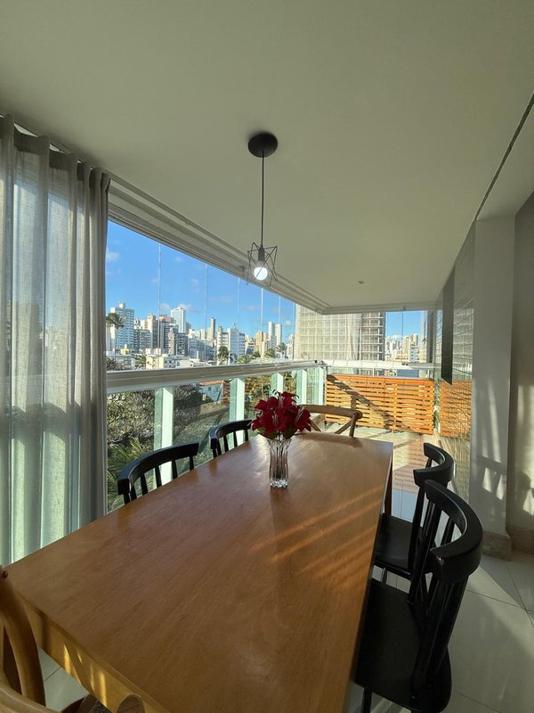 APARTAMENTO MOBILIADO VISTA MAR 2 QUARTO SUÍTE VARANDA PISCINA GARAGEM À VENDA NA BARRA! Rua Engenheiro Milton Oliveira Salvador - 