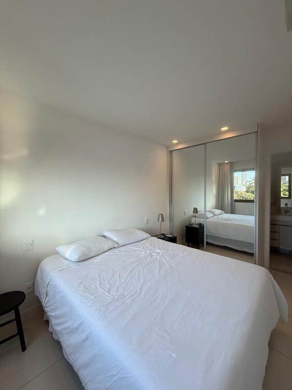 APARTAMENTO MOBILIADO VISTA MAR 2 QUARTO SUÍTE VARANDA PISCINA GARAGEM À VENDA NA BARRA! Rua Engenheiro Milton Oliveira Salvador - 