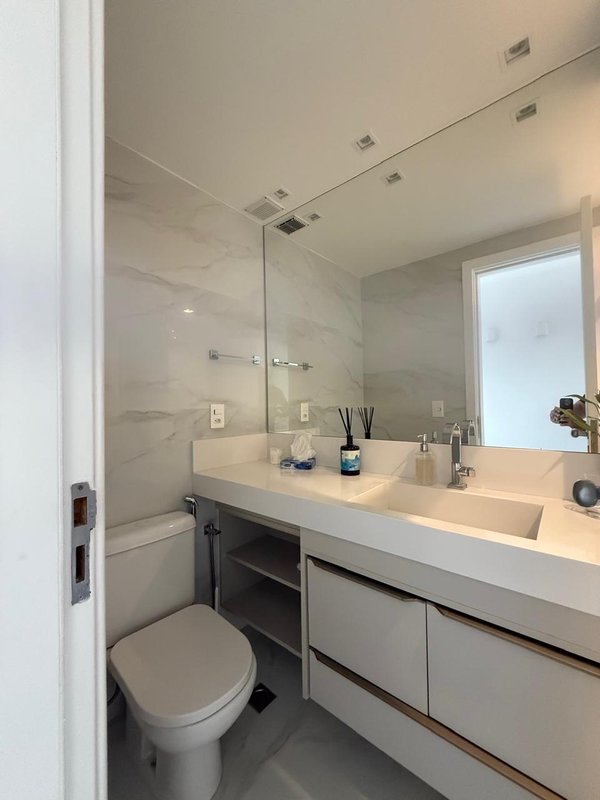 APARTAMENTO MOBILIADO VISTA MAR 2 QUARTO SUÍTE VARANDA PISCINA GARAGEM À VENDA NA BARRA! Rua Engenheiro Milton Oliveira Salvador - 