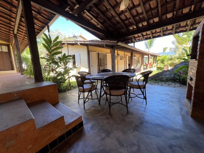 VENDE-SE CASA 4 QUARTOS - 220M2 - EXCELENTE OPORTUNIDADE DE TER SUA CASA EM ILHABELA!! Rua Projetada  Ilhabela - 
