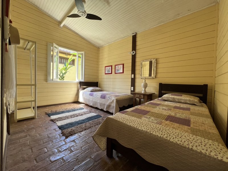 VENDE-SE CASA 4 QUARTOS - 220M2 - EXCELENTE OPORTUNIDADE DE TER SUA CASA EM ILHABELA!! Rua Projetada  Ilhabela - 