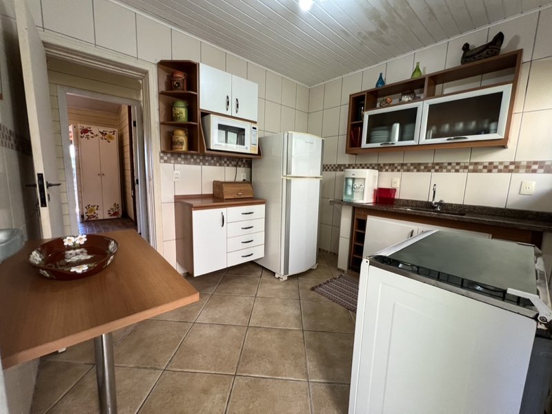 VENDE-SE CASA 4 QUARTOS - 220M2 - EXCELENTE OPORTUNIDADE DE TER SUA CASA EM ILHABELA!! Rua Projetada  Ilhabela - 