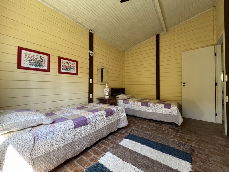 VENDE-SE CASA 4 QUARTOS - 220M2 - EXCELENTE OPORTUNIDADE DE TER SUA CASA EM ILHABELA!! Rua Projetada  Ilhabela - 