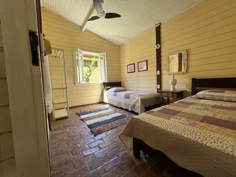 VENDE-SE CASA 4 QUARTOS - 220M2 - EXCELENTE OPORTUNIDADE DE TER SUA CASA EM ILHABELA!! Rua Projetada  Ilhabela - 