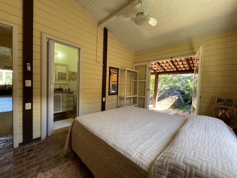 VENDE-SE CASA 4 QUARTOS - 220M2 - EXCELENTE OPORTUNIDADE DE TER SUA CASA EM ILHABELA!! Rua Projetada  Ilhabela - 