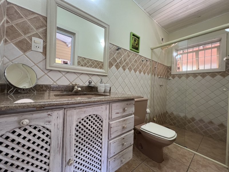 VENDE-SE CASA 4 QUARTOS - 220M2 - EXCELENTE OPORTUNIDADE DE TER SUA CASA EM ILHABELA!! Rua Projetada  Ilhabela - 