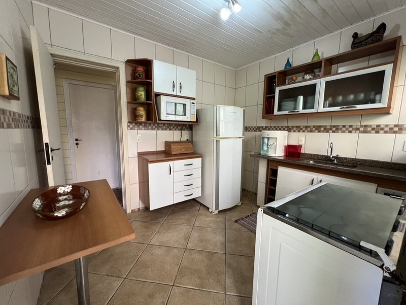 VENDE-SE CASA 4 QUARTOS - 220M2 - EXCELENTE OPORTUNIDADE DE TER SUA CASA EM ILHABELA!! Rua Projetada  Ilhabela - 