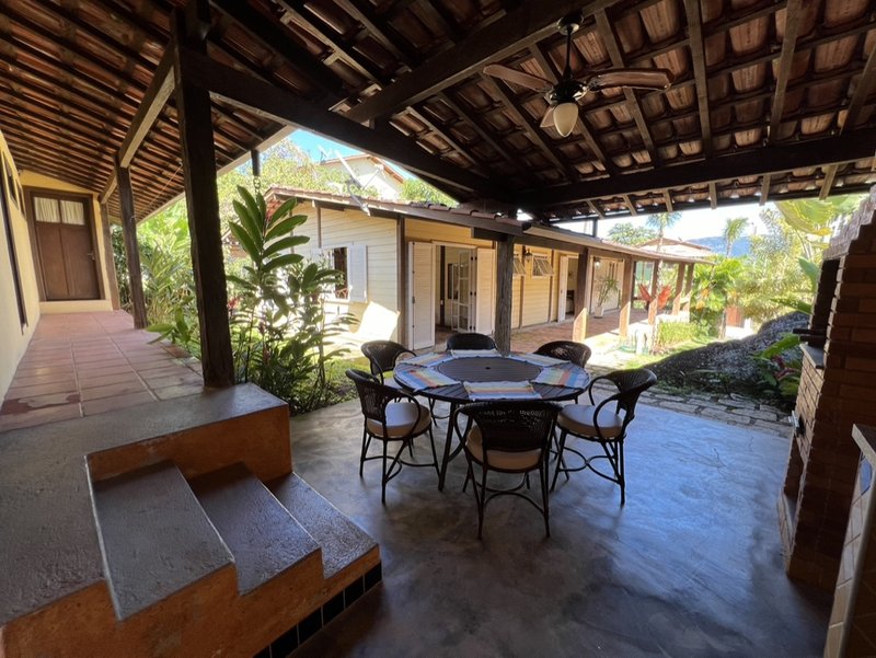 VENDE-SE CASA 4 QUARTOS - 220M2 - EXCELENTE OPORTUNIDADE DE TER SUA CASA EM ILHABELA!! Rua Projetada  Ilhabela - 