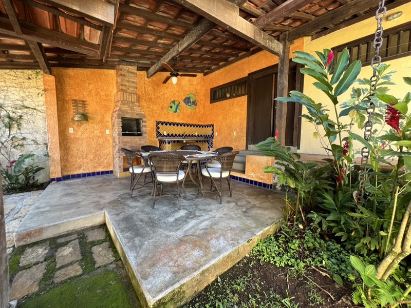 VENDE-SE CASA 4 QUARTOS - 220M2 - EXCELENTE OPORTUNIDADE DE TER SUA CASA EM ILHABELA!! Rua Projetada  Ilhabela - 