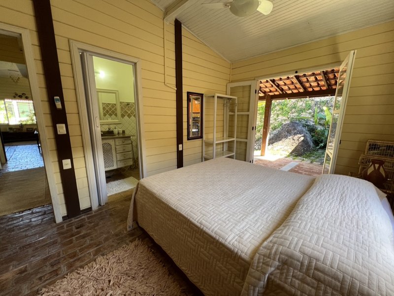 VENDE-SE CASA 4 QUARTOS - 220M2 - EXCELENTE OPORTUNIDADE DE TER SUA CASA EM ILHABELA!! Rua Projetada  Ilhabela - 