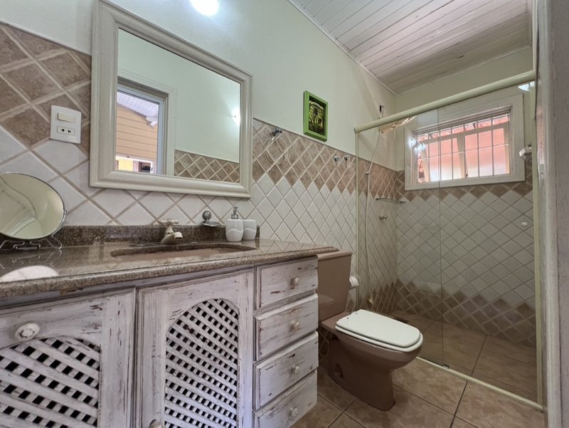 VENDE-SE CASA 4 QUARTOS - 220M2 - EXCELENTE OPORTUNIDADE DE TER SUA CASA EM ILHABELA!! Rua Projetada  Ilhabela - 