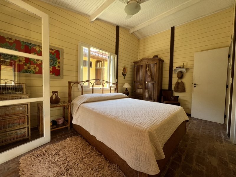 VENDE-SE CASA 4 QUARTOS - 220M2 - EXCELENTE OPORTUNIDADE DE TER SUA CASA EM ILHABELA!! Rua Projetada  Ilhabela - 