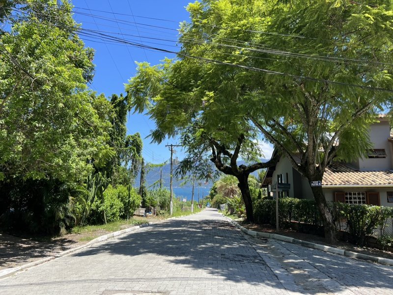 VENDE-SE CASA 4 QUARTOS - 220M2 - EXCELENTE OPORTUNIDADE DE TER SUA CASA EM ILHABELA!! Rua Projetada  Ilhabela - 