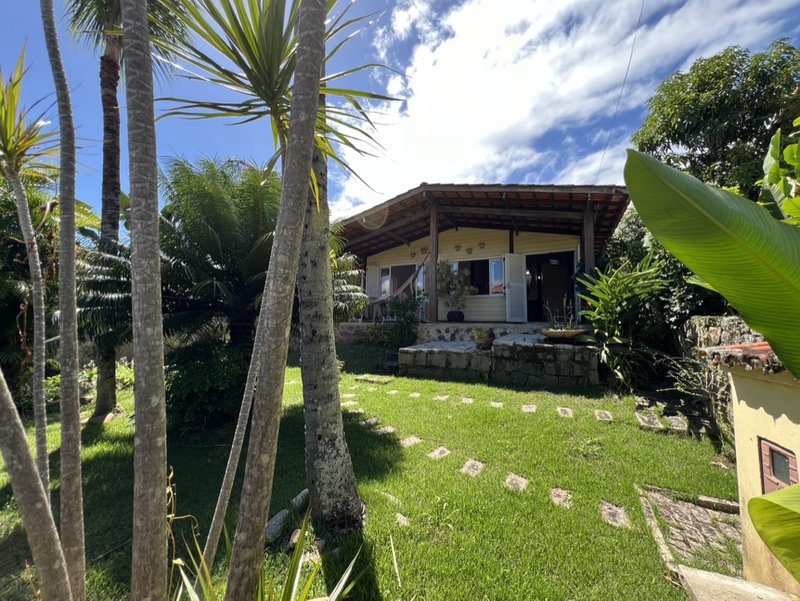 VENDE-SE CASA 4 QUARTOS - 220M2 - EXCELENTE OPORTUNIDADE DE TER SUA CASA EM ILHABELA!! Rua Projetada  Ilhabela - 