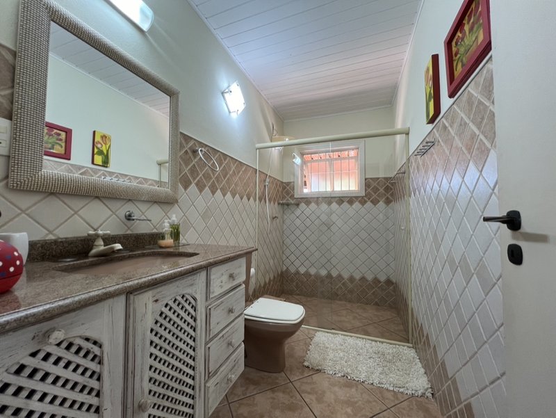 VENDE-SE CASA 4 QUARTOS - 220M2 - EXCELENTE OPORTUNIDADE DE TER SUA CASA EM ILHABELA!! Rua Projetada  Ilhabela - 