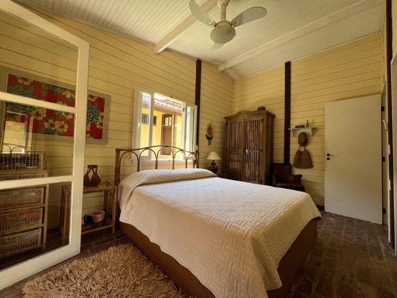 VENDE-SE CASA 4 QUARTOS - 220M2 - EXCELENTE OPORTUNIDADE DE TER SUA CASA EM ILHABELA!! Rua Projetada  Ilhabela - 