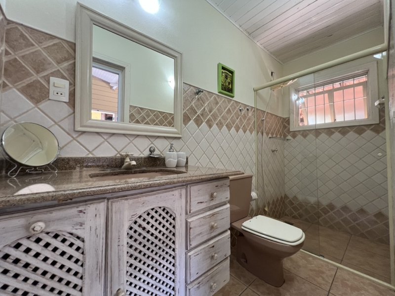 VENDE-SE CASA 4 QUARTOS - 220M2 - EXCELENTE OPORTUNIDADE DE TER SUA CASA EM ILHABELA!! Rua Projetada  Ilhabela - 