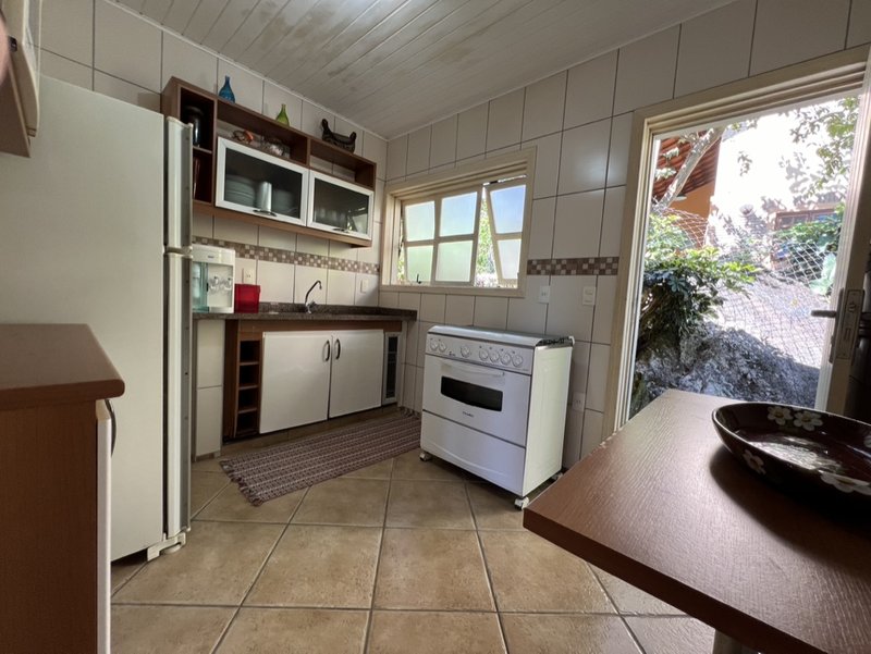 VENDE-SE CASA 4 QUARTOS - 220M2 - EXCELENTE OPORTUNIDADE DE TER SUA CASA EM ILHABELA!! Rua Projetada  Ilhabela - 