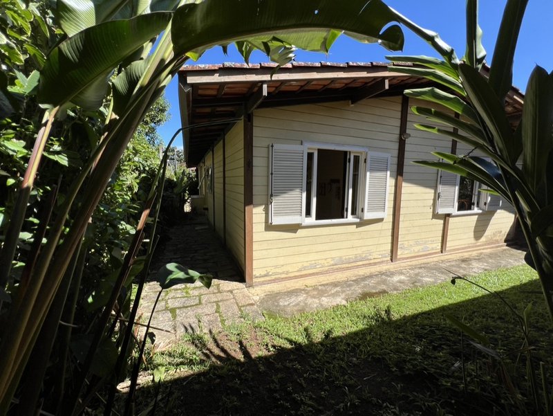 VENDE-SE CASA 4 QUARTOS - 220M2 - EXCELENTE OPORTUNIDADE DE TER SUA CASA EM ILHABELA!! Rua Projetada  Ilhabela - 