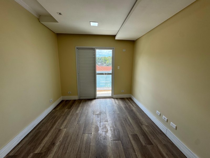 Sobrado em condom&iacute;nio fechado 4 dormit&oacute;rios sendo 1 su&iacute;te + 3 vagas de garagem  Guarulhos - 