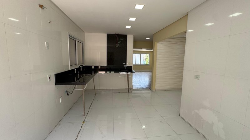 Sobrado em condom&iacute;nio fechado 4 dormit&oacute;rios sendo 1 su&iacute;te + 3 vagas de garagem  Guarulhos - 