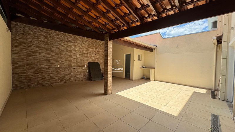 Sobrado em condom&iacute;nio fechado 4 dormit&oacute;rios sendo 1 su&iacute;te + 3 vagas de garagem  Guarulhos - 