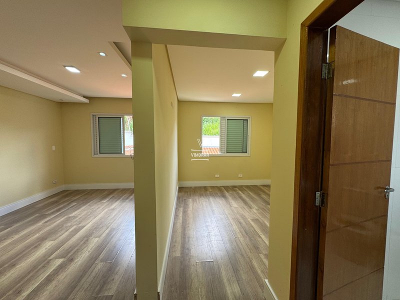 Sobrado em condom&iacute;nio fechado 4 dormit&oacute;rios sendo 1 su&iacute;te + 3 vagas de garagem  Guarulhos - 