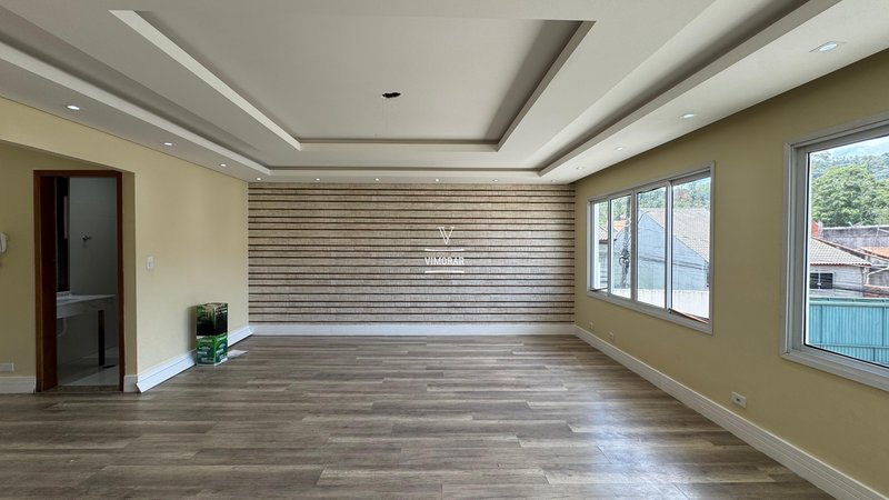 Sobrado em condom&iacute;nio fechado 4 dormit&oacute;rios sendo 1 su&iacute;te + 3 vagas de garagem  Guarulhos - 