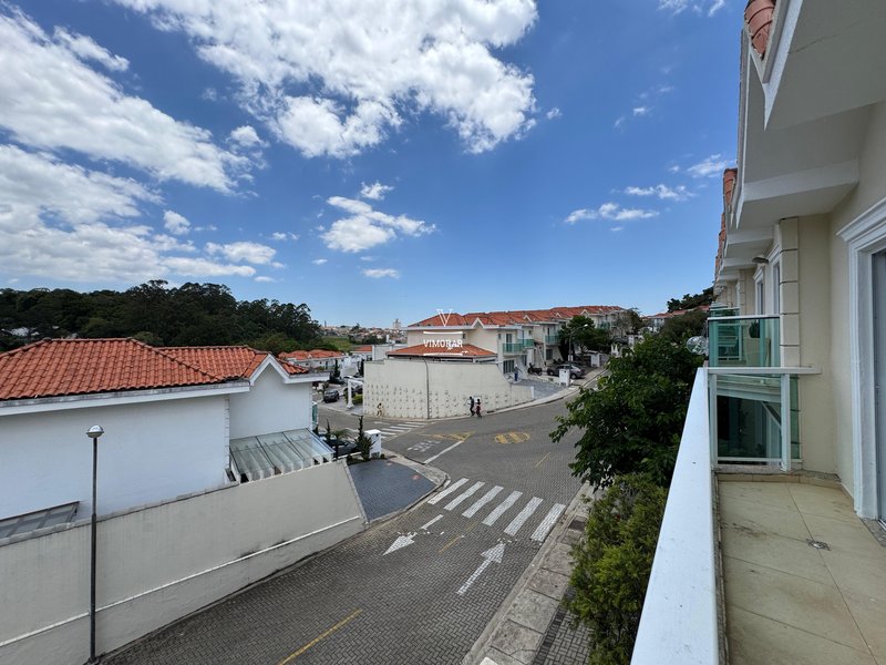 Sobrado em condom&iacute;nio fechado 4 dormit&oacute;rios sendo 1 su&iacute;te + 3 vagas de garagem  Guarulhos - 